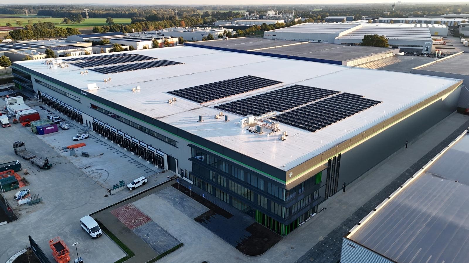 Het nieuwe distributiecentrum aan de Ambachtstraat 40-42 in Venray.